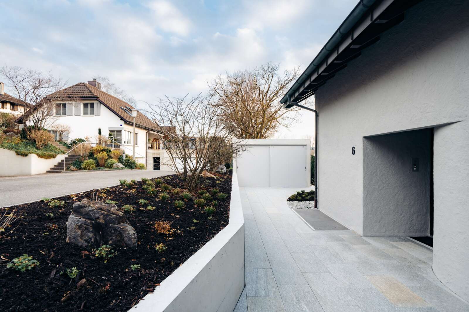 Orlando Architektur Umbau Anbau Einfamilienhaus Holderweg Seuzach 3 Aussenraum Erschliessung