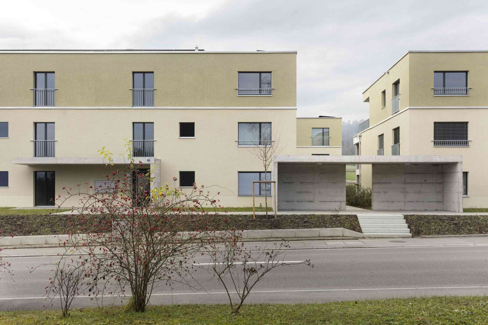 Orlando Architektur Neubau Wohnsiedlung Chruezgaessli Eschenz 13 Ansicht Strasse