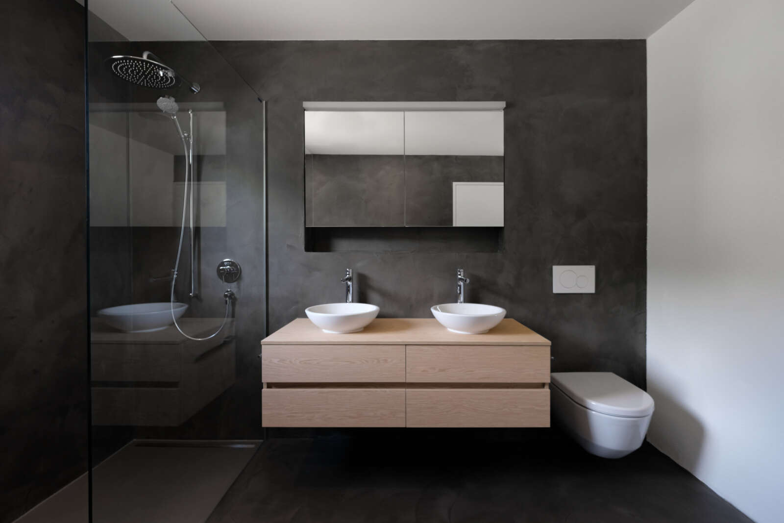 Orlando Architektur Neubau 2 Einfamilienhäuser Unterholzstrasse Ottoberg 10 Dusche Holz Schwarz Repoxit