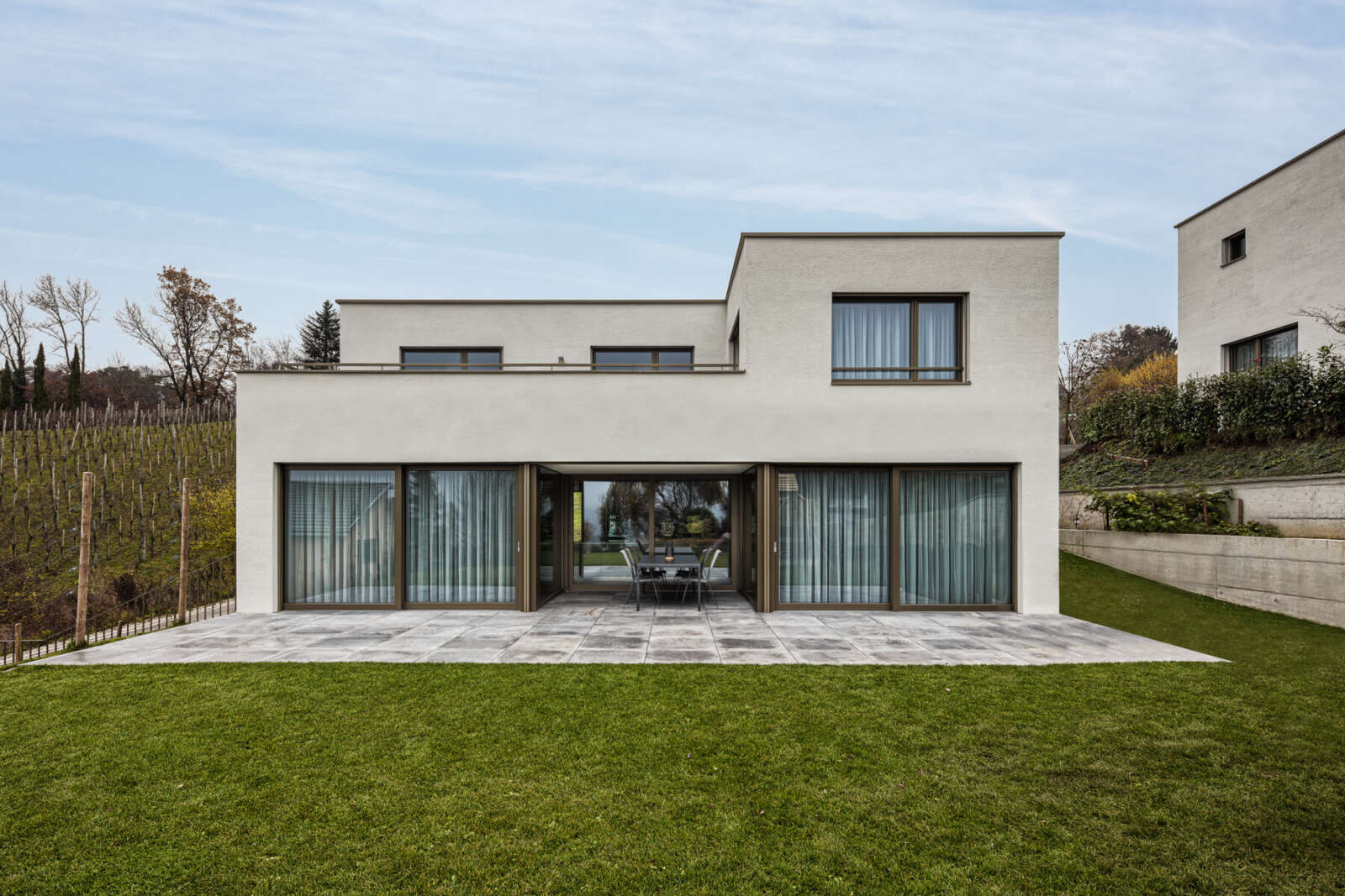 Orlando Architektur Neubau 2 Einfamilienhäuser Unterholzstrasse Ottoberg 12 Ansicht Garten Hang