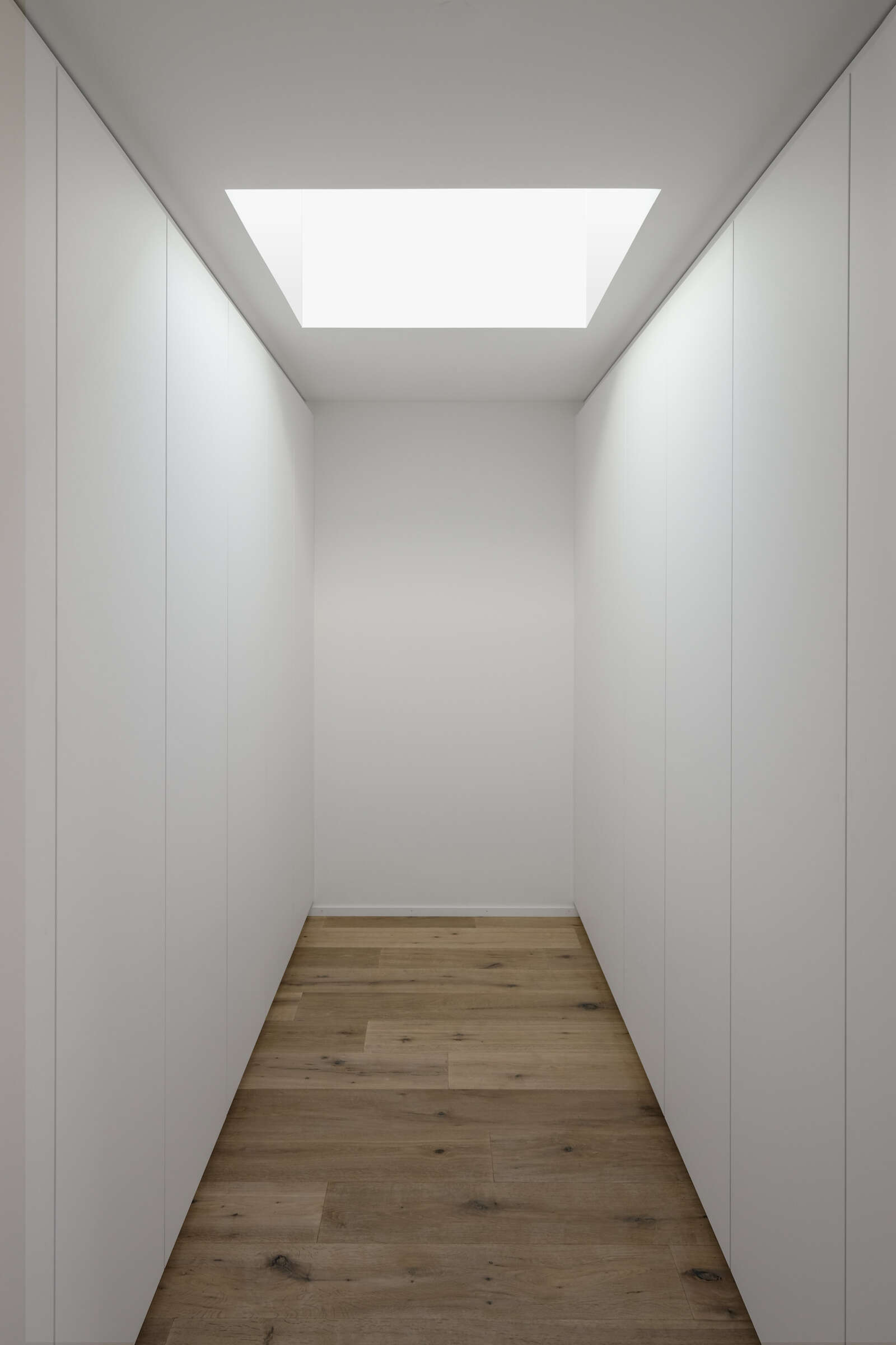 Orlando Architektur Neubau 2 Einfamilienhäuser Unterholzstrasse Ottoberg 8 Ankleide Oblicht Holz