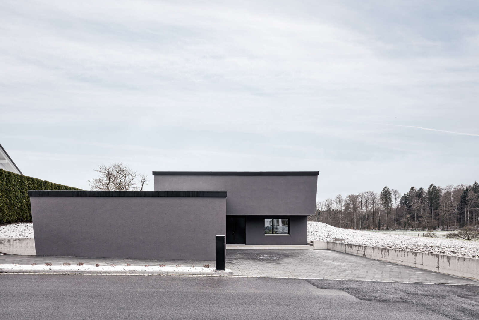 Orlando Architektur Neubau Einfamilienhaus Rigiblickstrasse Hausen am Albis 2 Frontfassade