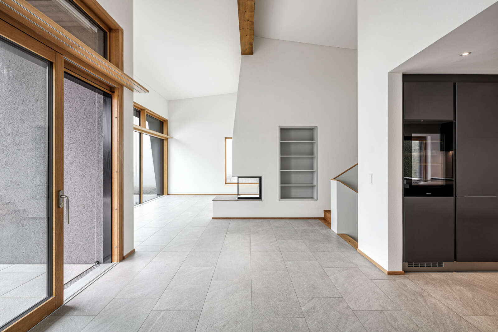 Orlando Architektur Neubau Einfamilienhaus Rigiblickstrasse Hausen am Albis 3 Wohnbereich Cheminée